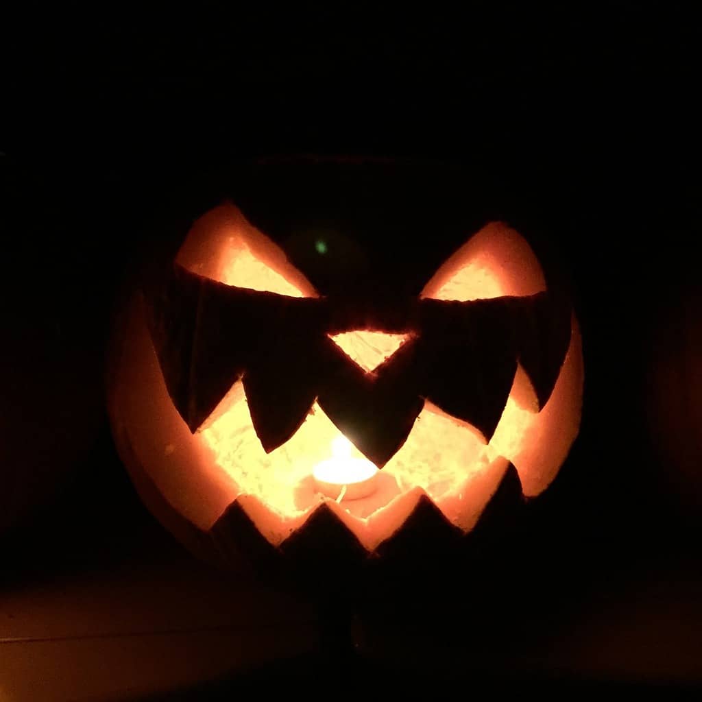 One of the most used decorations for Halloween are carved pumpkins.
https://images.app.goo.gl/wAVQc66kosxVoGu36